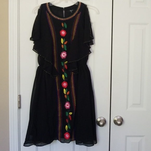 ❤Gorgeous Black with Flower Embroidery Dress ❤ - Picture 3 of 8